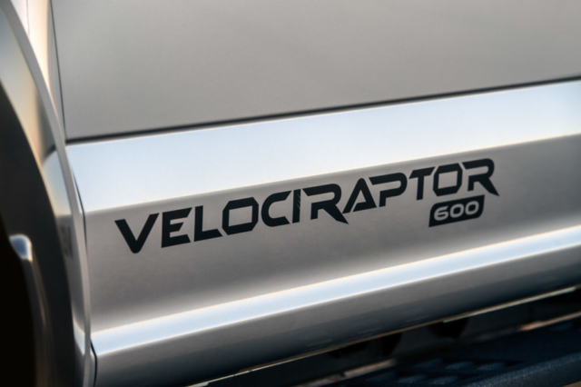 Velociraptor 600 vermelding op carrosserie