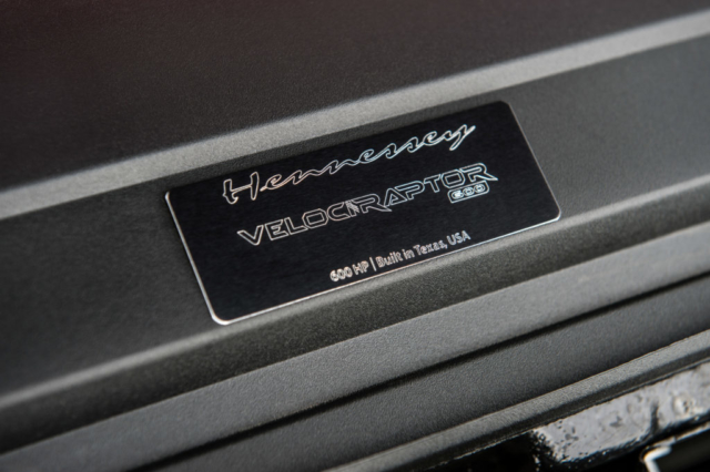 Taglabel van de Ford F-150 4WD Supercrew Raptor Hennessey Velociraptor